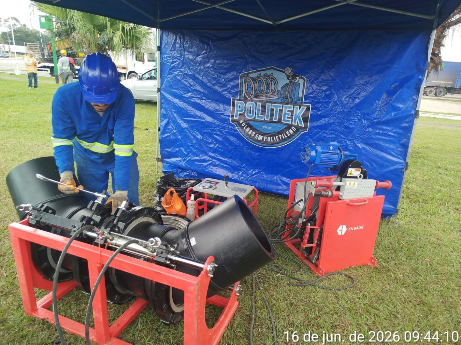 Equipe Politek e máquina de termofusão